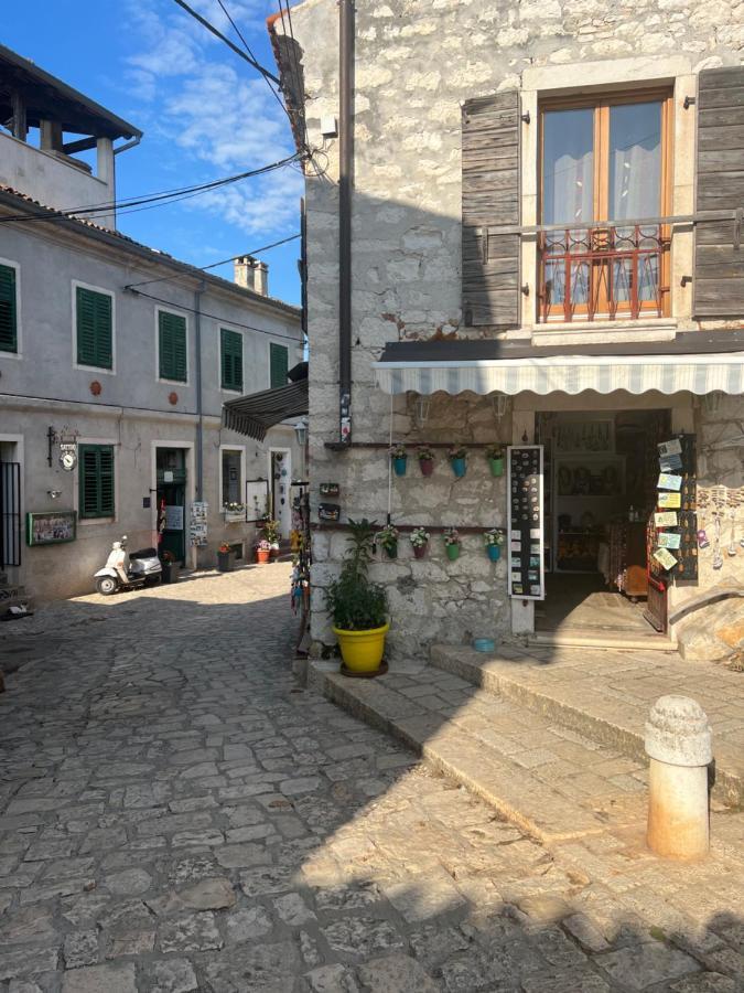 Apartamento Nada And Family Rovinjsko Selo Exterior foto